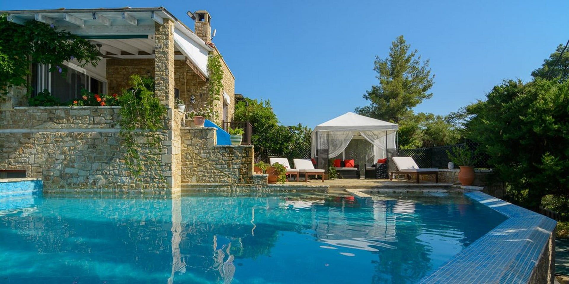 Villa Carnation